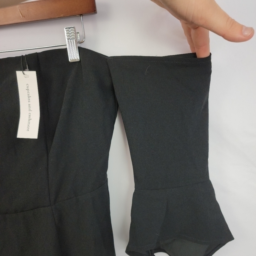 Women's size 6 cupcakes and Cashmere off the shoulder dress - Picture 4 of 7